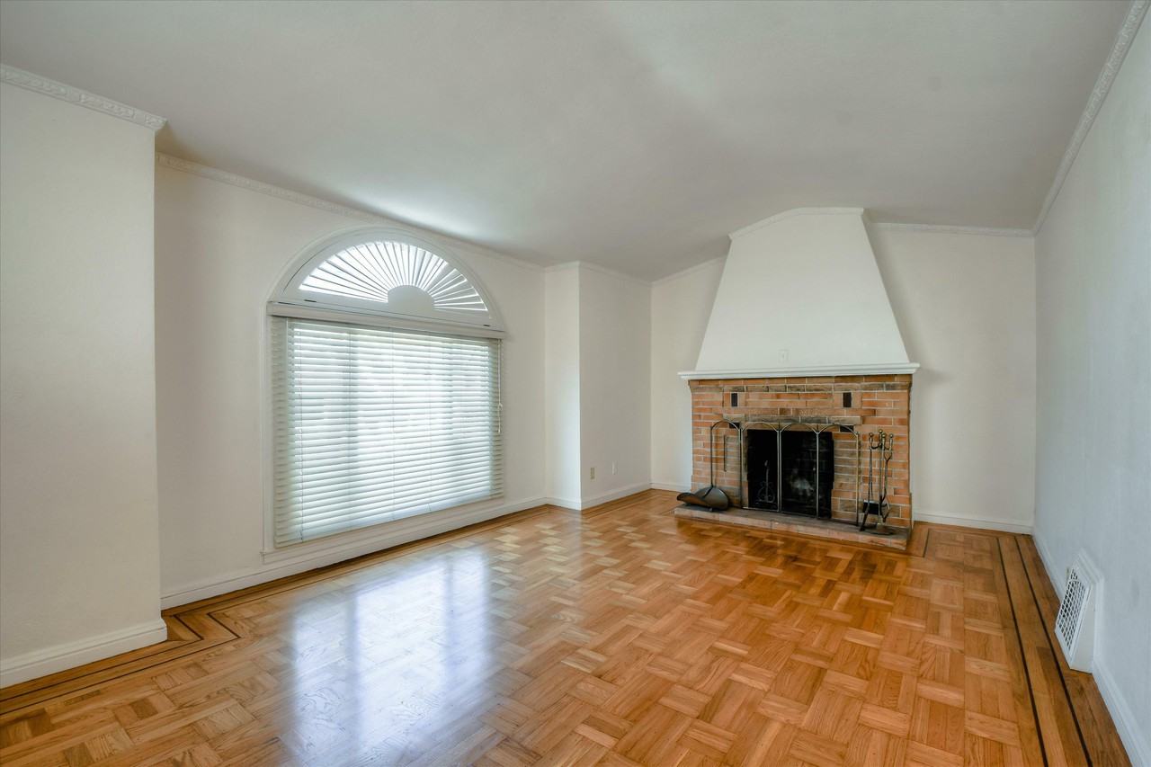 171 Sears St - Photo 2 of 24