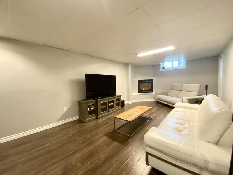 28 Bartley Cres - Photo 3 of 13