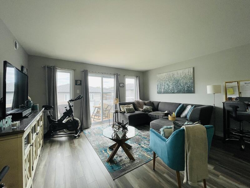 444 Maize St - Photo 3 of 12