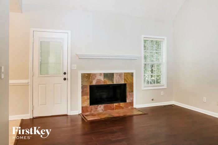 2590 Darlington Ct - Photo 2 of 15