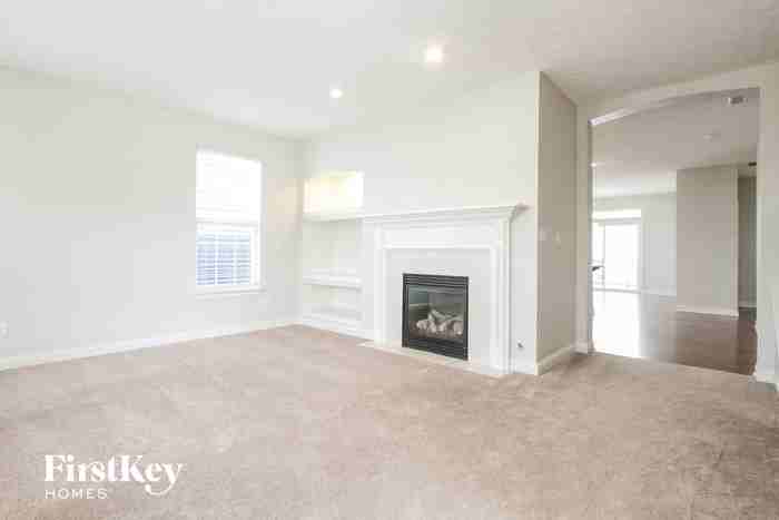 927 S Summerhaven Ct - Photo 2 of 15