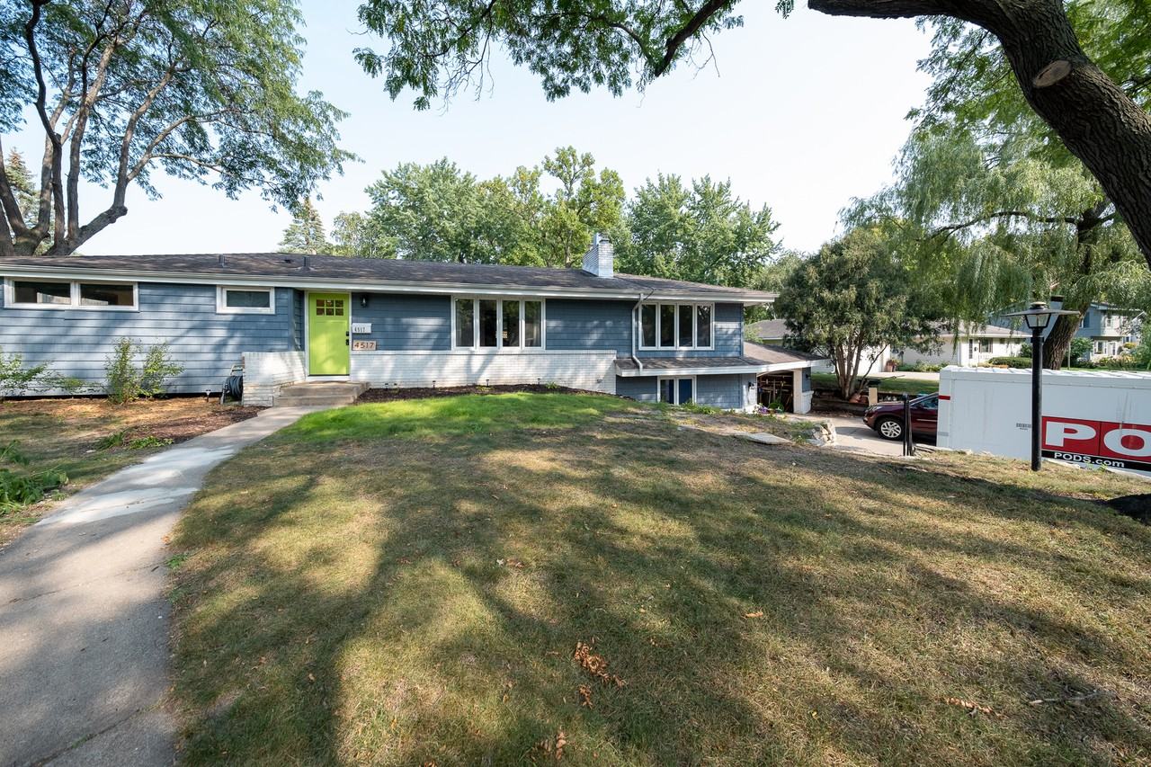 4517 W 113th St #1 - Photo 2 of 40