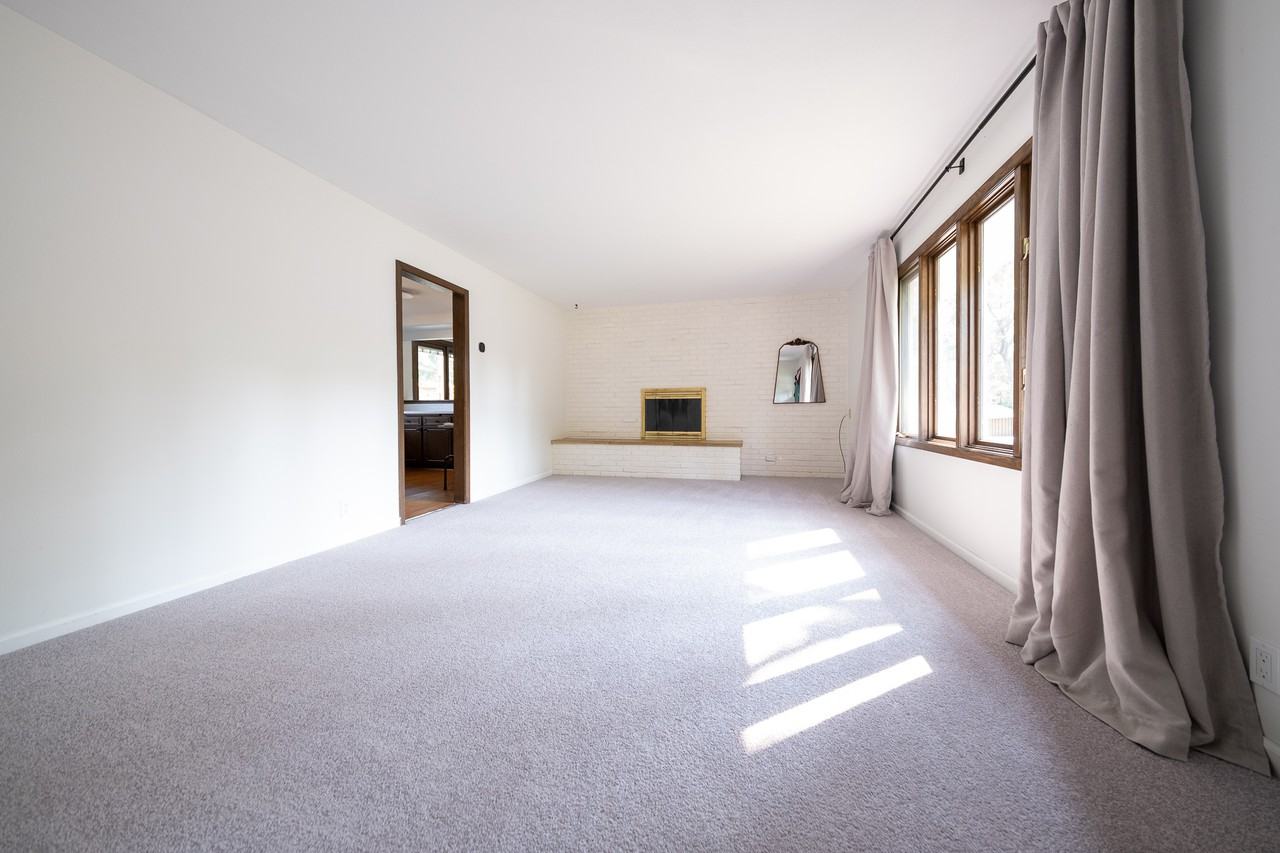 4517 W 113th St #1 - Photo 3 of 40