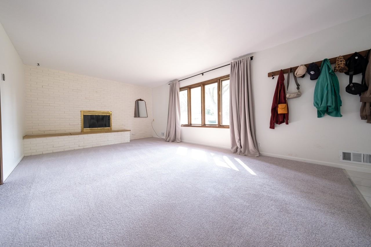 4517 W 113th St #1 - Photo 4 of 40