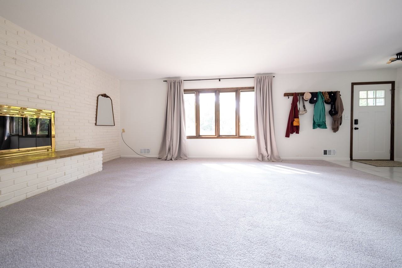 4517 W 113th St #1 - Photo 5 of 40