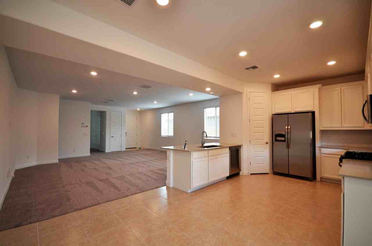 319 W Pinnacle Ridge Dr #1 - Photo 2 of 28