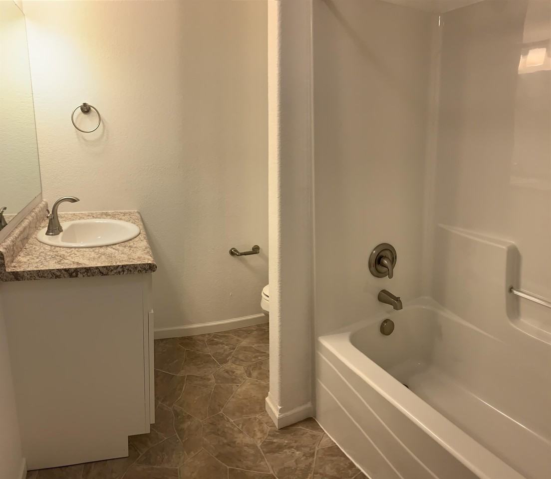 1625 10th Ave E #1 - Photo 4 of 8