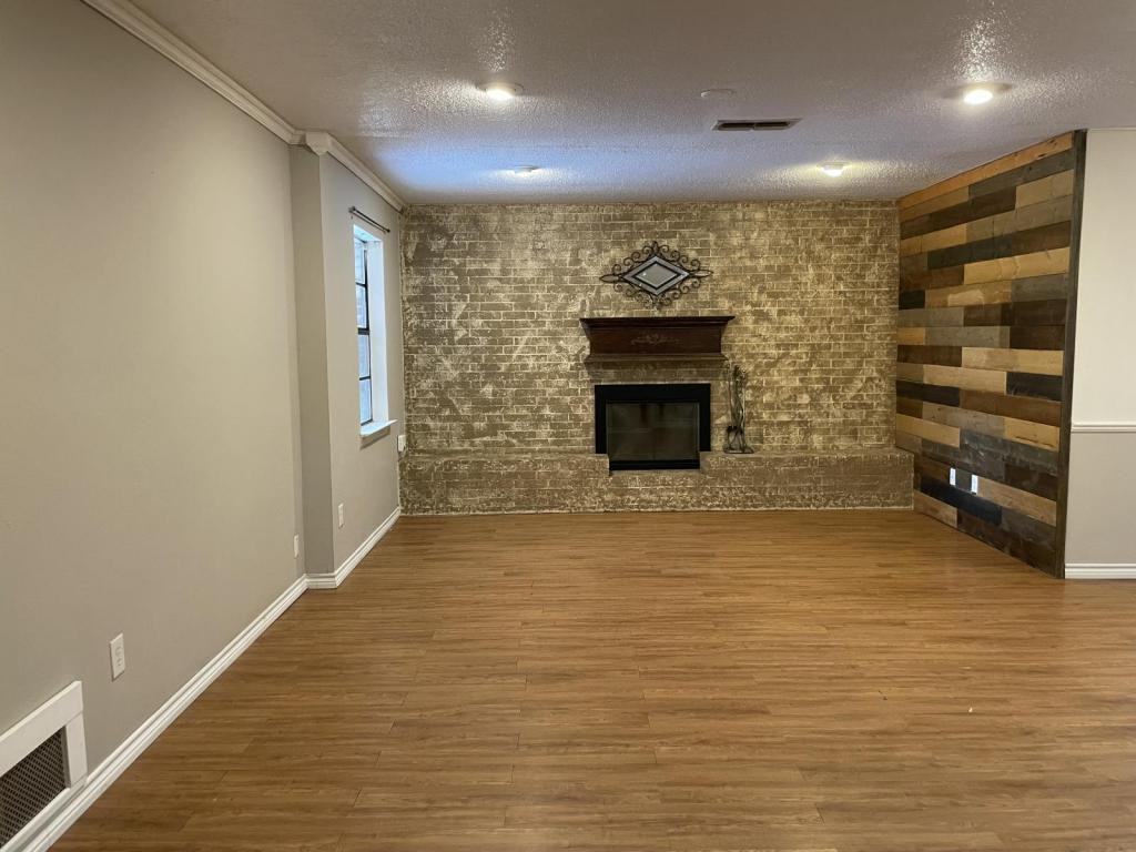 1206 Phyllis Dr - Photo 2 of 44