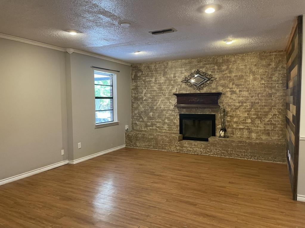 1206 Phyllis Dr - Photo 3 of 44