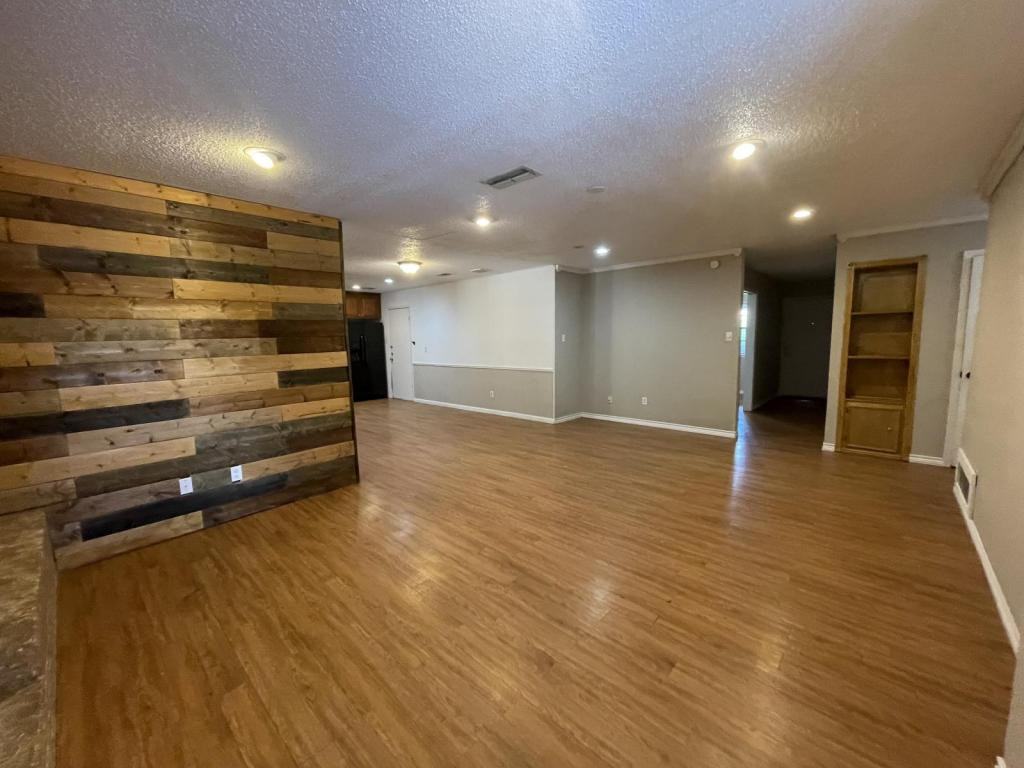 1206 Phyllis Dr - Photo 6 of 44