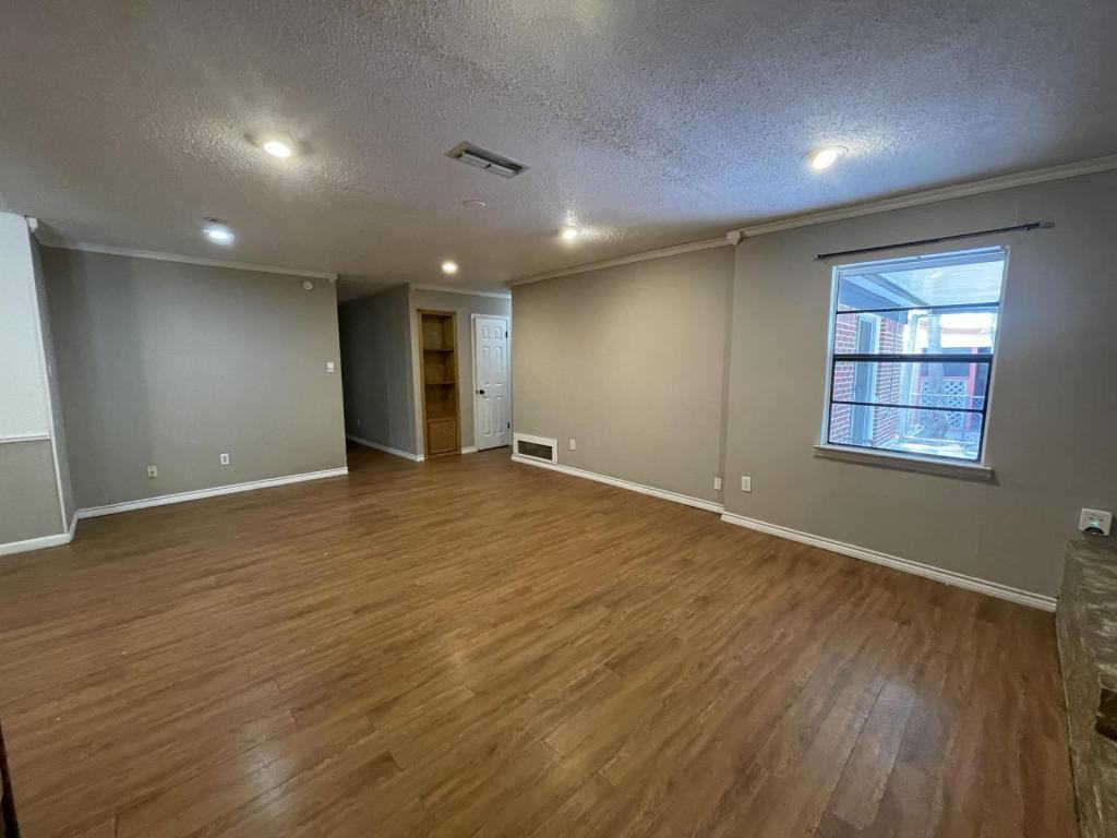 1206 Phyllis Dr - Photo 7 of 44