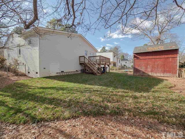 911 Mills St - Photo 7 of 50