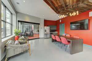 featured image of 950 E 64th St