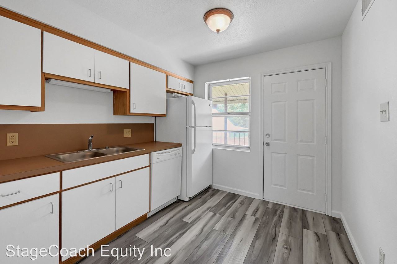 100 Lamar St - Photo 3 of 12