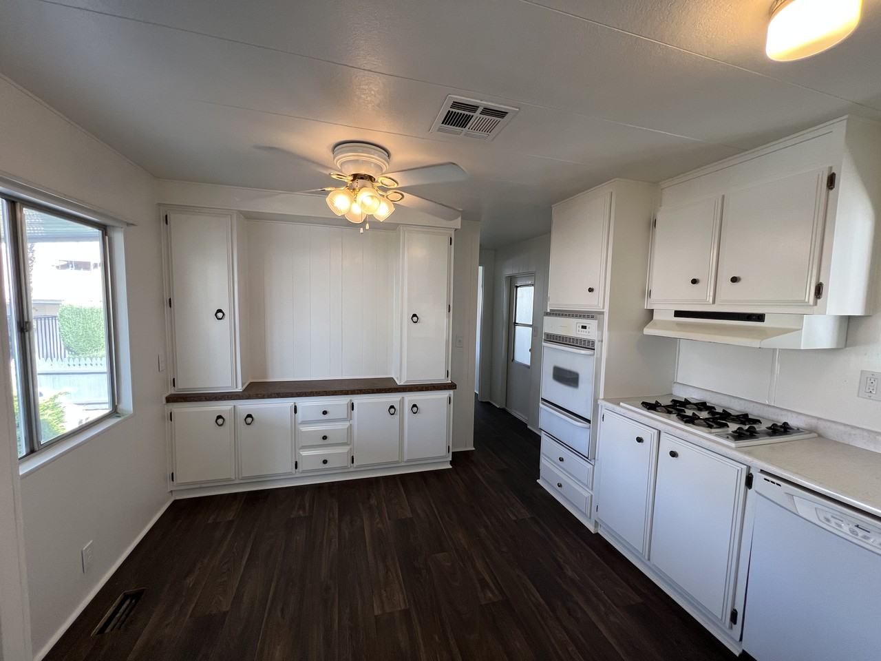 2555 Jewetta Ave - Photo 2 of 12