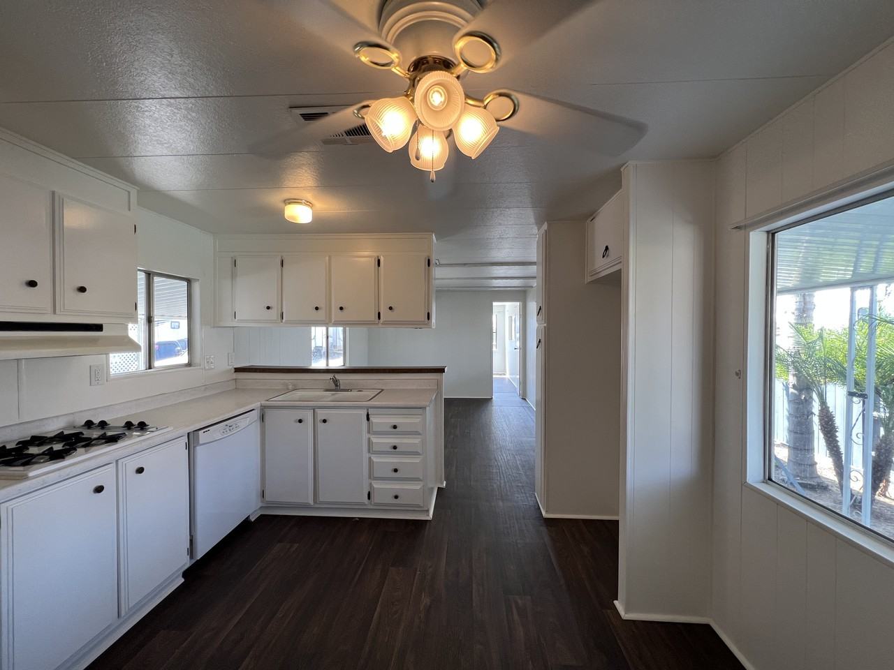 2555 Jewetta Ave - Photo 3 of 12