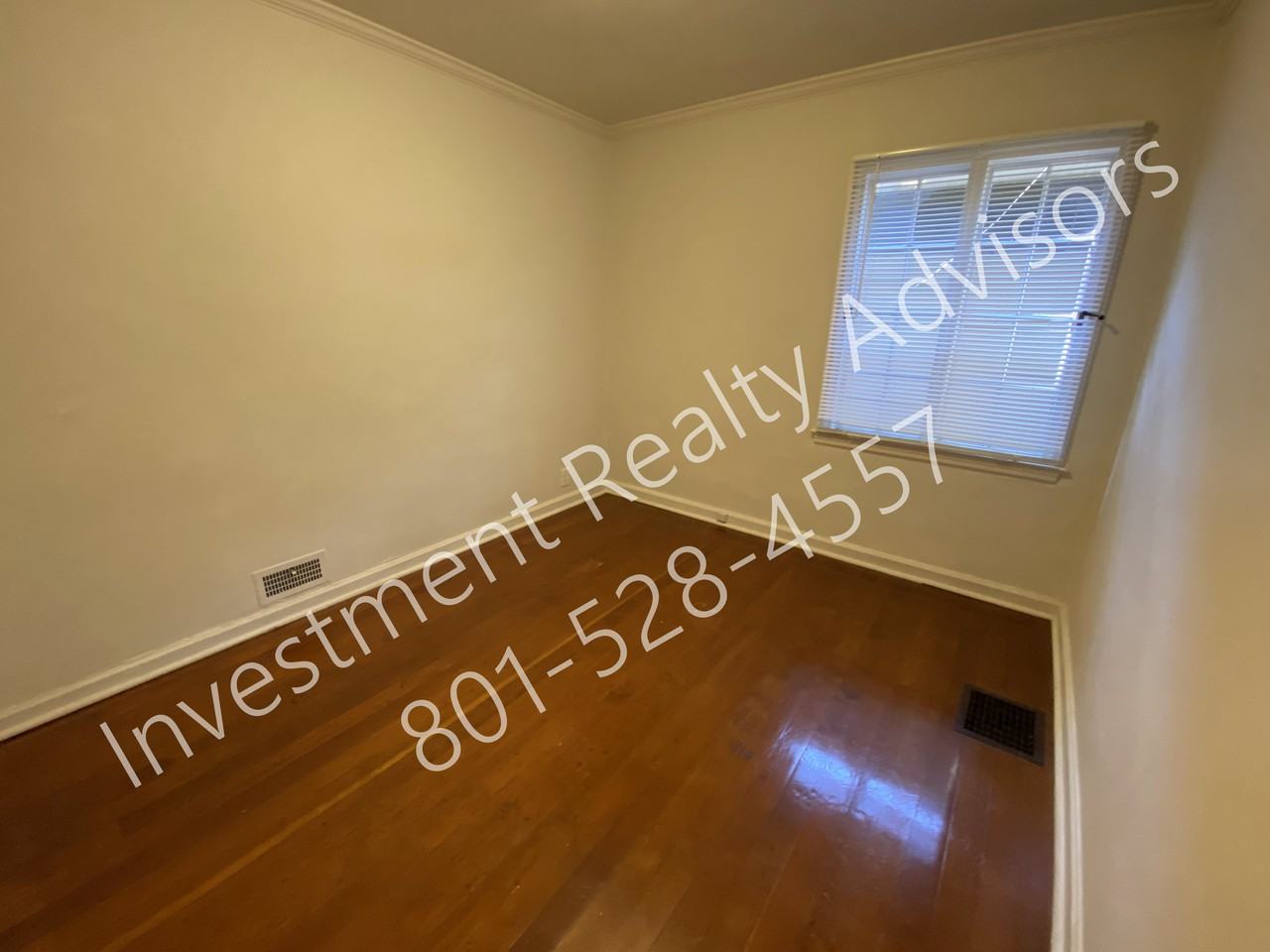 225 N Spencer Ct - Photo 6 of 13