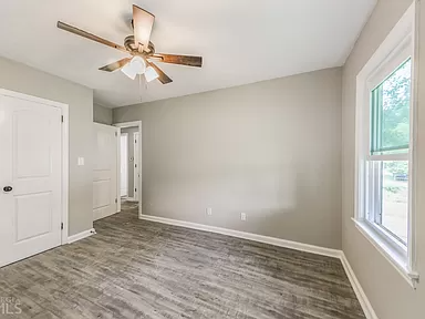 697 Tom Read Dr - Photo 4 of 6