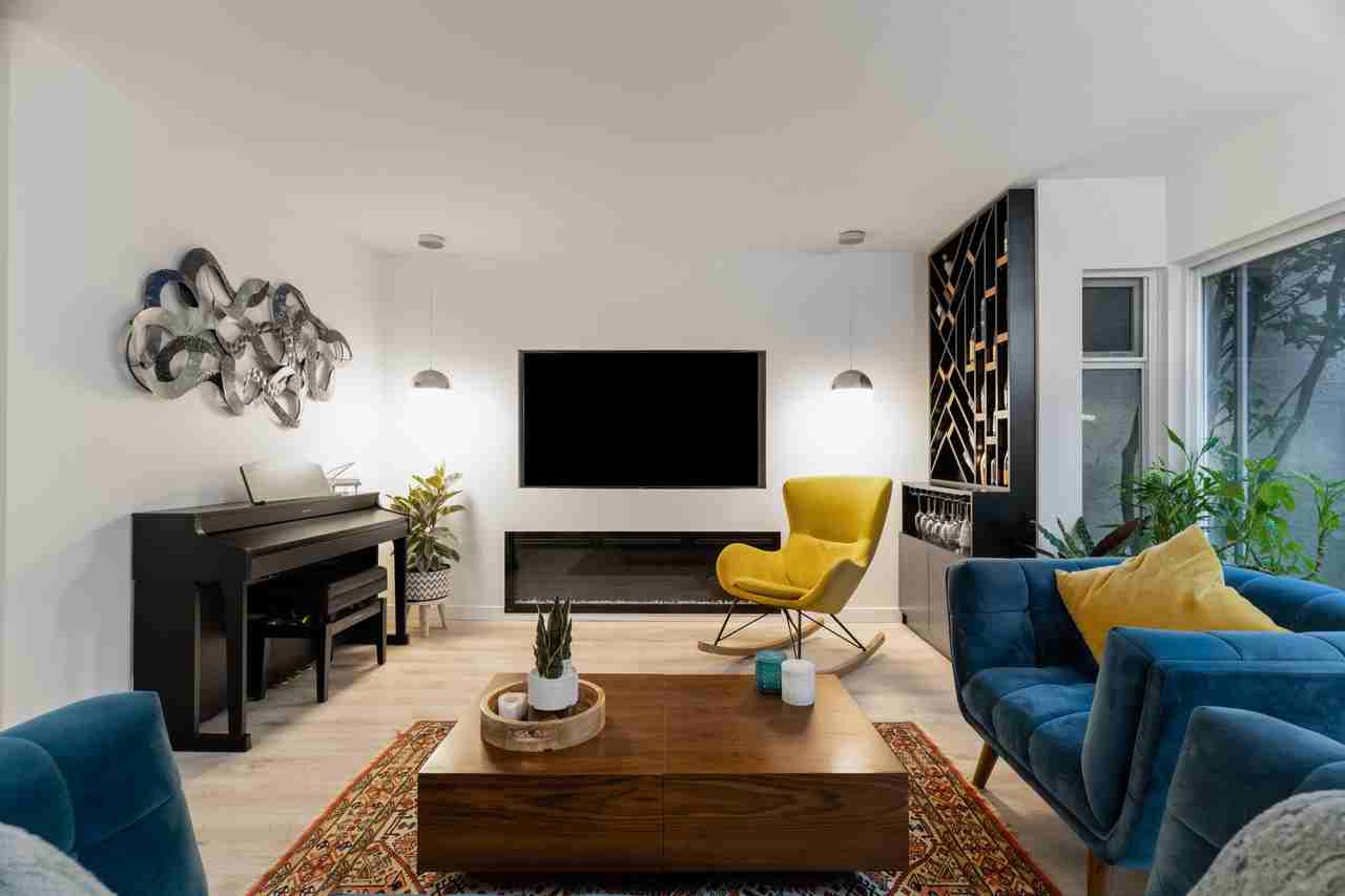 237 16th Street West - Photo 2 of 29