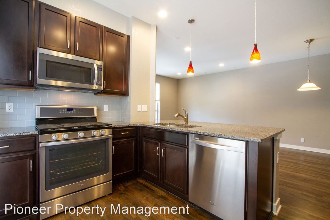 11329 Uptown Ave - Photo 3 of 15