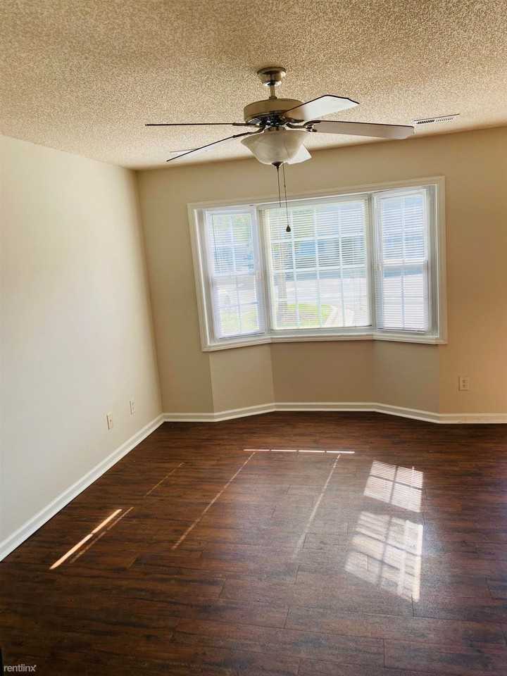 Vineyard Townhomes - Photo 3 of 9