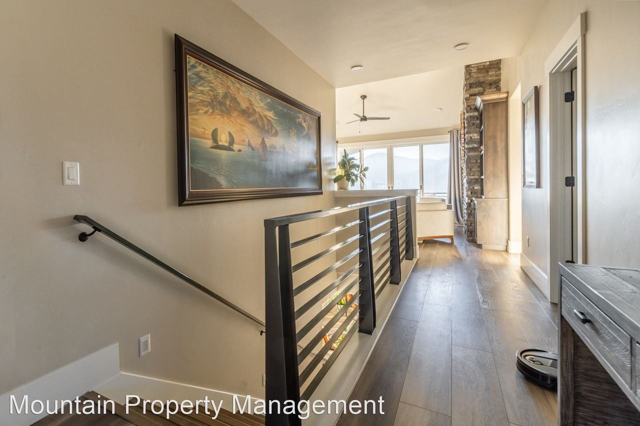 11377 N Shoreline Ct - Photo 3 of 34