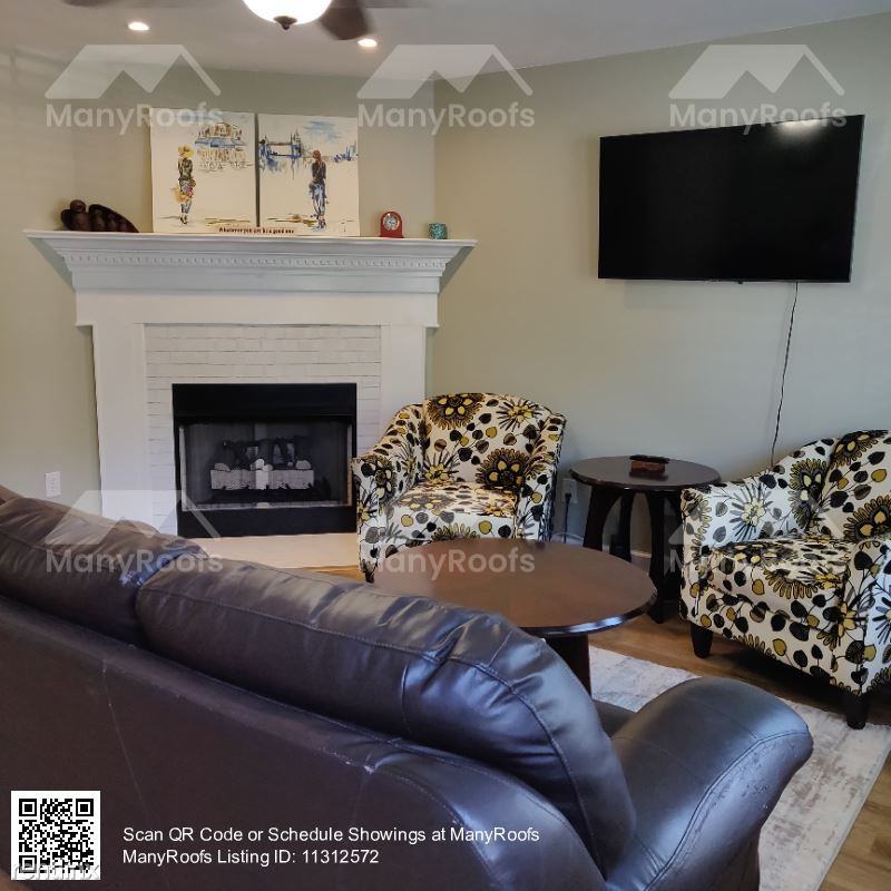 808 Saint Catherines Dr - Photo 2 of 12
