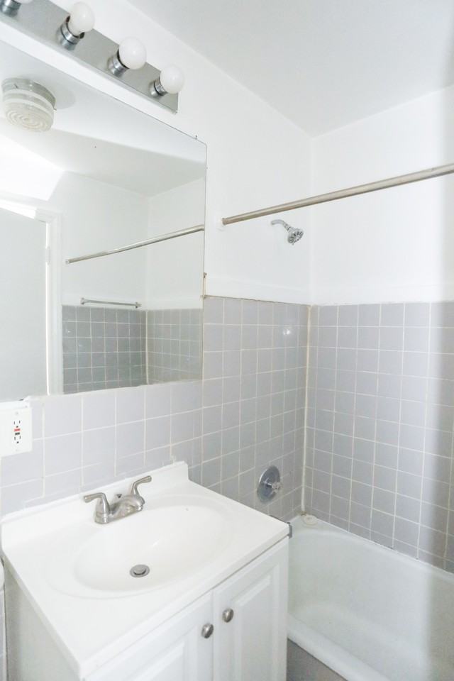 5931 N Northwest Hwy #1B - Photo 3 of 4