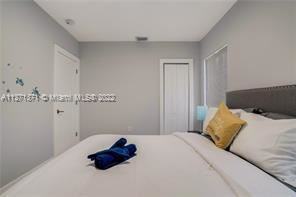 1526 Ne 110th St - Photo 2 of 12