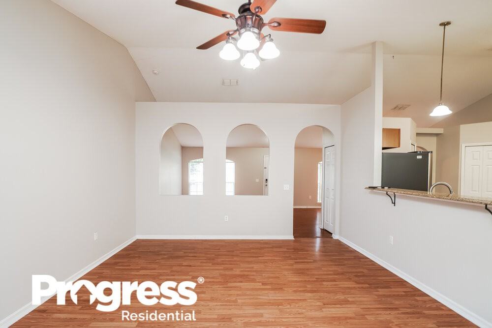 1810 Torrington Dr - Photo 3 of 16