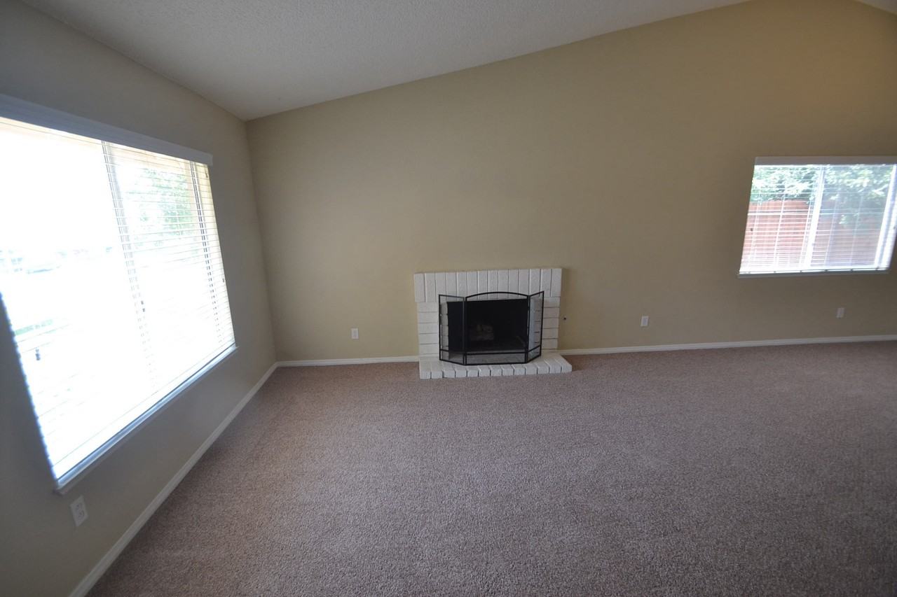 11801 Gladway Ct - Photo 2 of 6