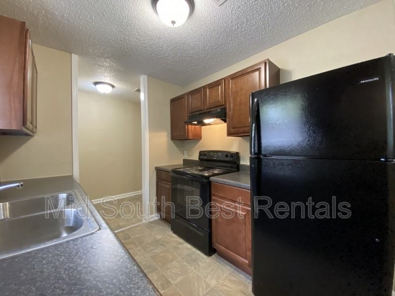 2108 S Pine St - Photo 3 of 8