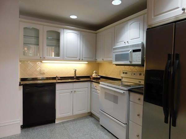 482 Beacon St #11A - Photo 4 of 10