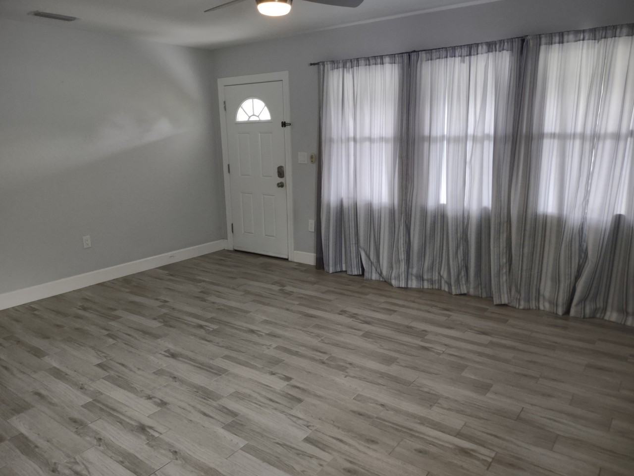 3613 Kingston St N - Photo 3 of 26
