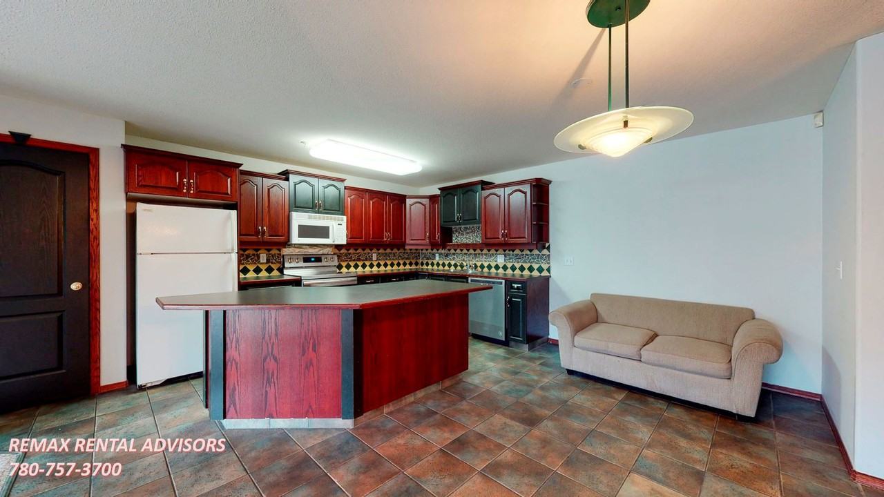 10421 42 Ave Nw - Photo 3 of 25