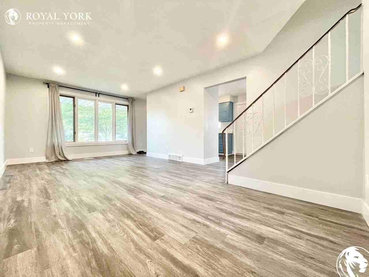 65 Manor Rd - Photo 2 of 41