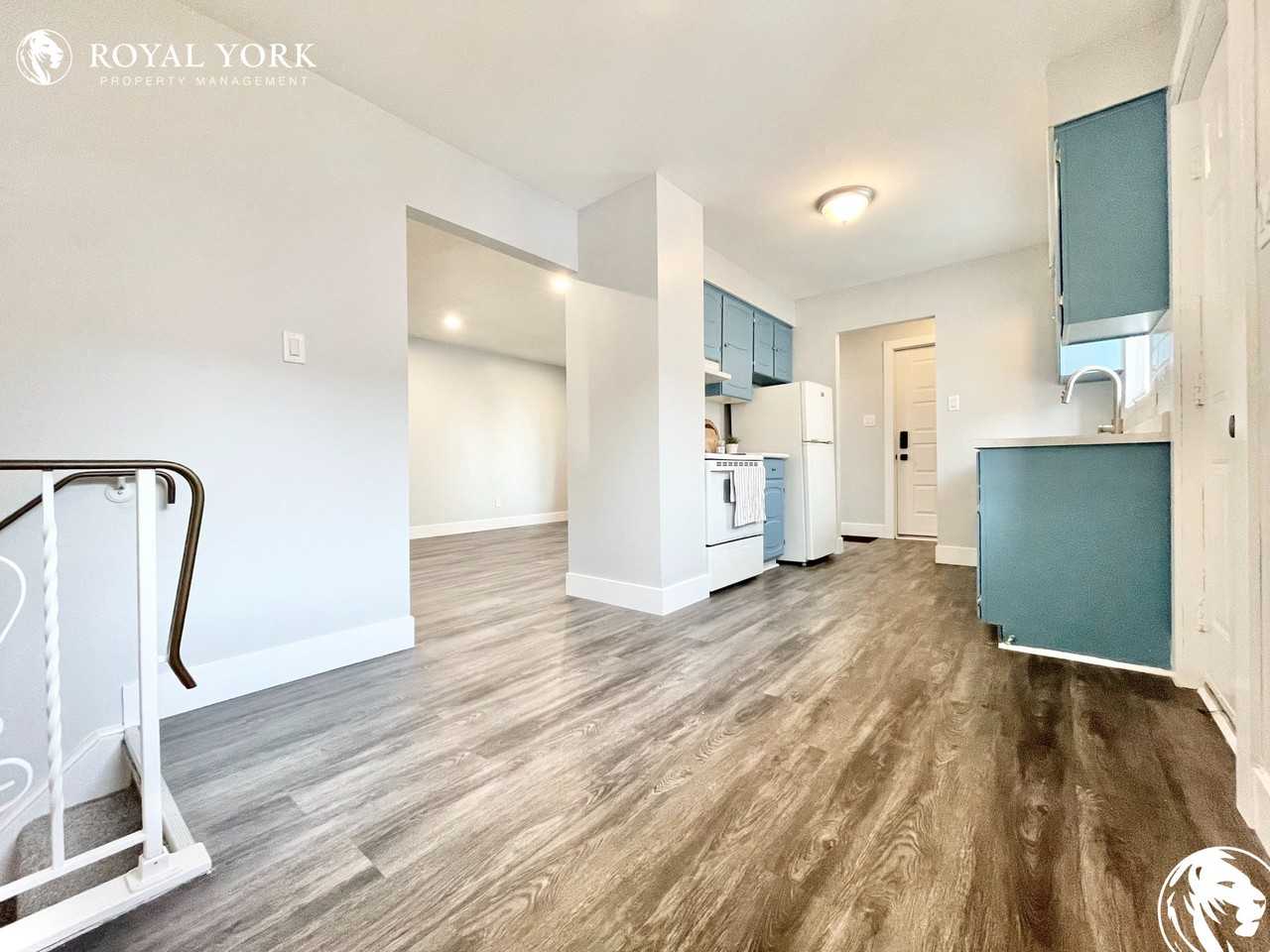 65 Manor Rd - Photo 3 of 41