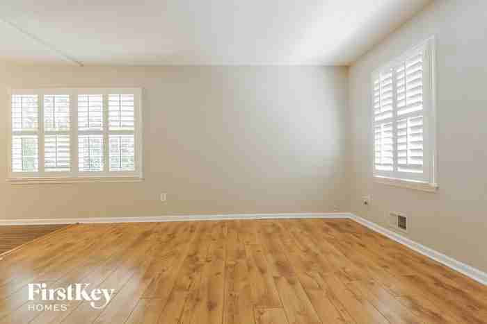 3515 Valley Cir - Photo 3 of 15