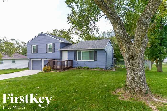 1404 Carrol Dr - Photo 2 of 15