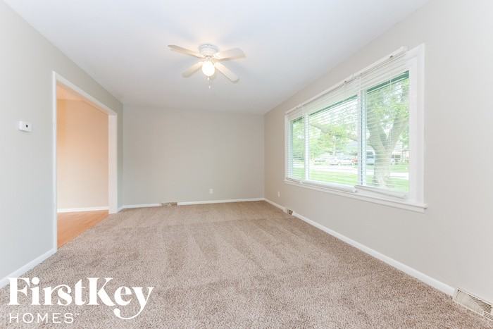 1404 Carrol Dr - Photo 3 of 15