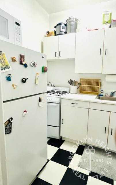 38 8th Ave #4R - Photo 5 of 6