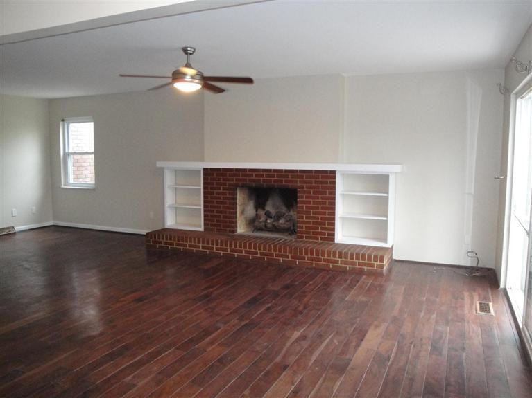 7485 Fourwinds Dr - Photo 2 of 15