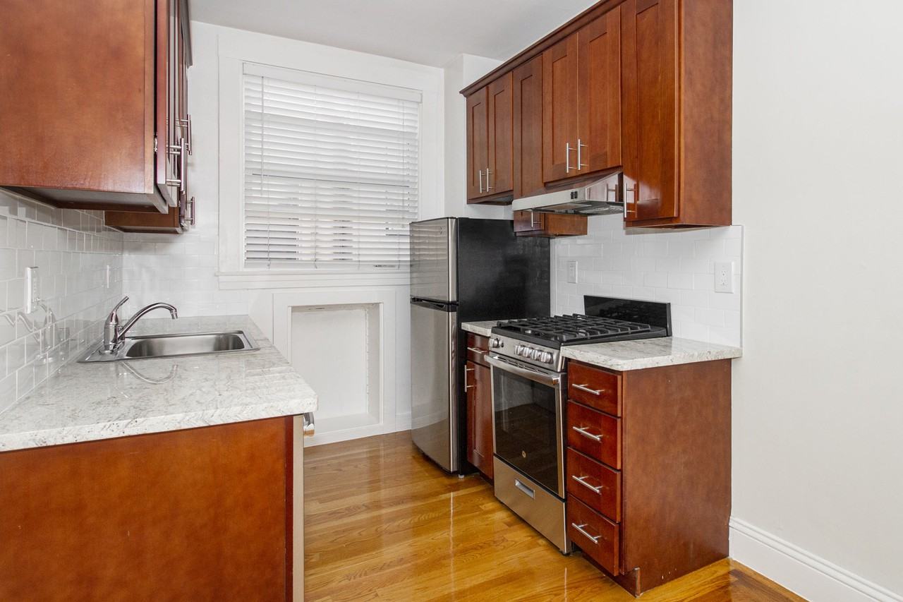 470 14th Street - Photo 3 of 23