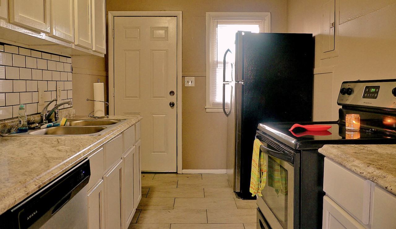 3428 Charlotte Street - Photo 3 of 10