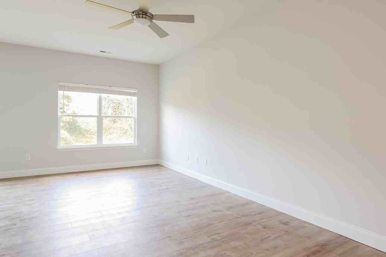 124 Cannon Creek Drive - Photo 4 of 18