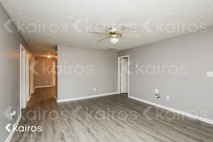 225 Peltry Dr - Photo 2 of 17