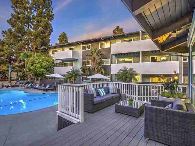 425 Merrimac Way - Photo 4 of 30