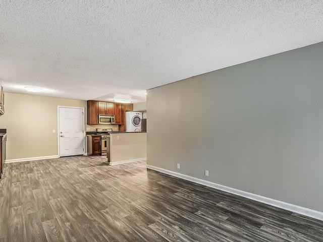 425 Merrimac Way - Photo 4 of 30