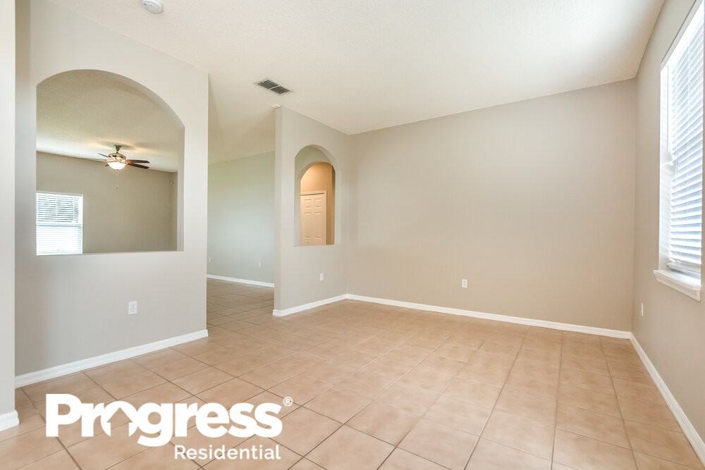 2721 Woodstream Cir - Photo 2 of 16