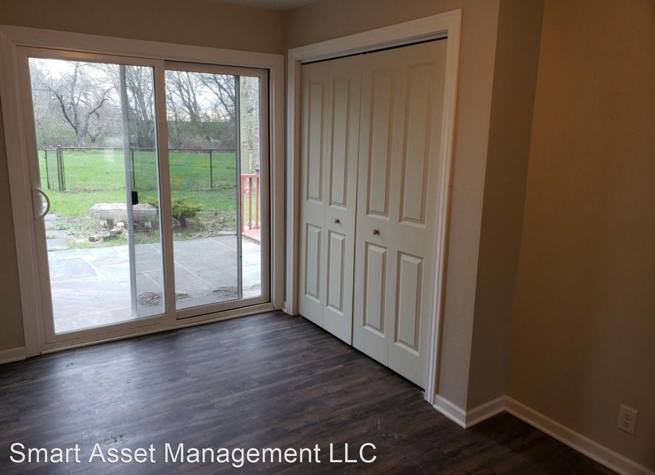 3140 N 129th St - Photo 3 of 18